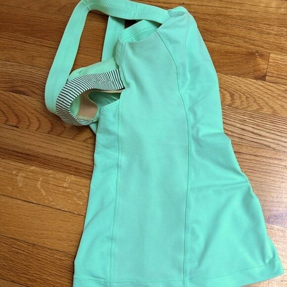 Lululemon sz 6, Core Kicker Tank, Mint Green - like new - Picture 10 of 10